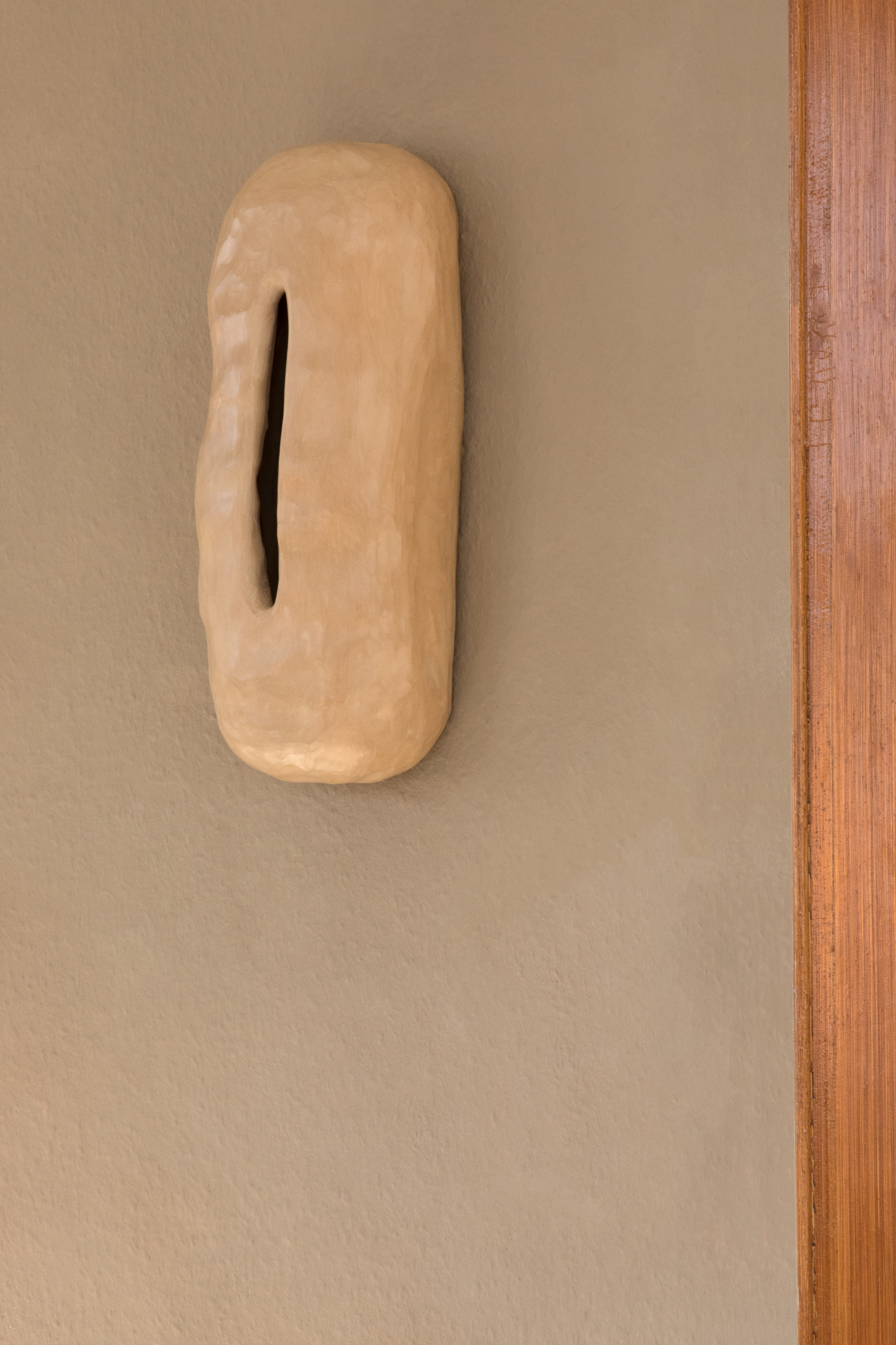 Jannis Zell, *Hideout Pebble*, Ceramics, 14×35×20cm
